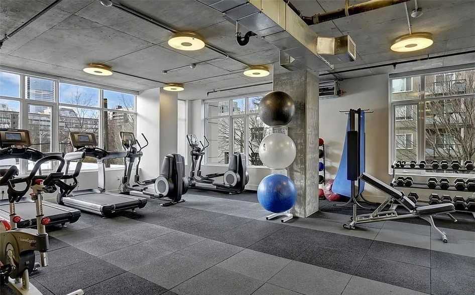 Building Photo - 1321 Seneca St