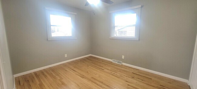 Building Photo - Small town Macon!