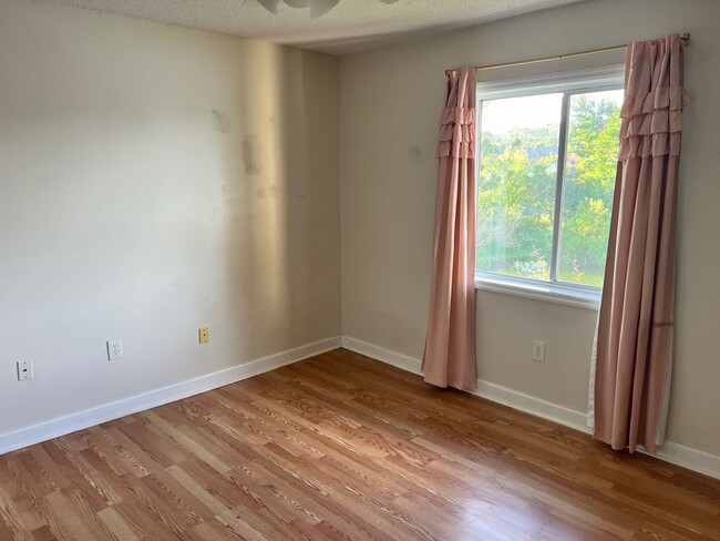 Building Photo - 1 bed 1 bath condo close to downtown Sarasota