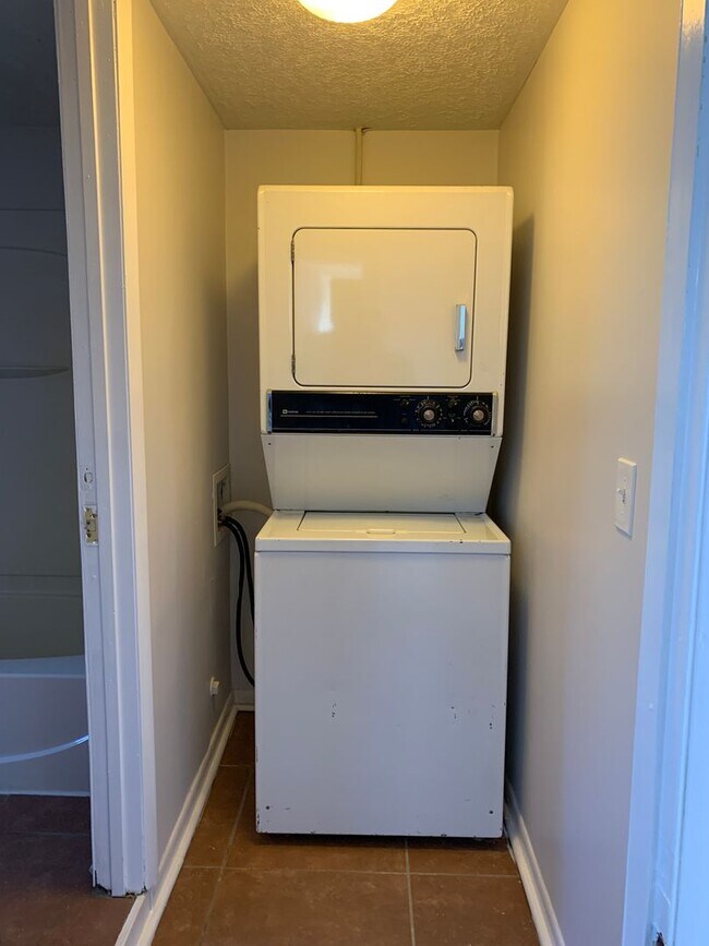 Building Photo - 2819 Clinton Rd