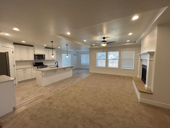 Building Photo - 2 Bedroom 2.5 Bathroom 55+ community
