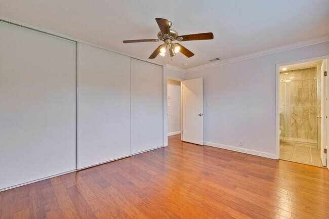 Building Photo - Excellent 3 bedroom, 2 Bath Home with Cent...