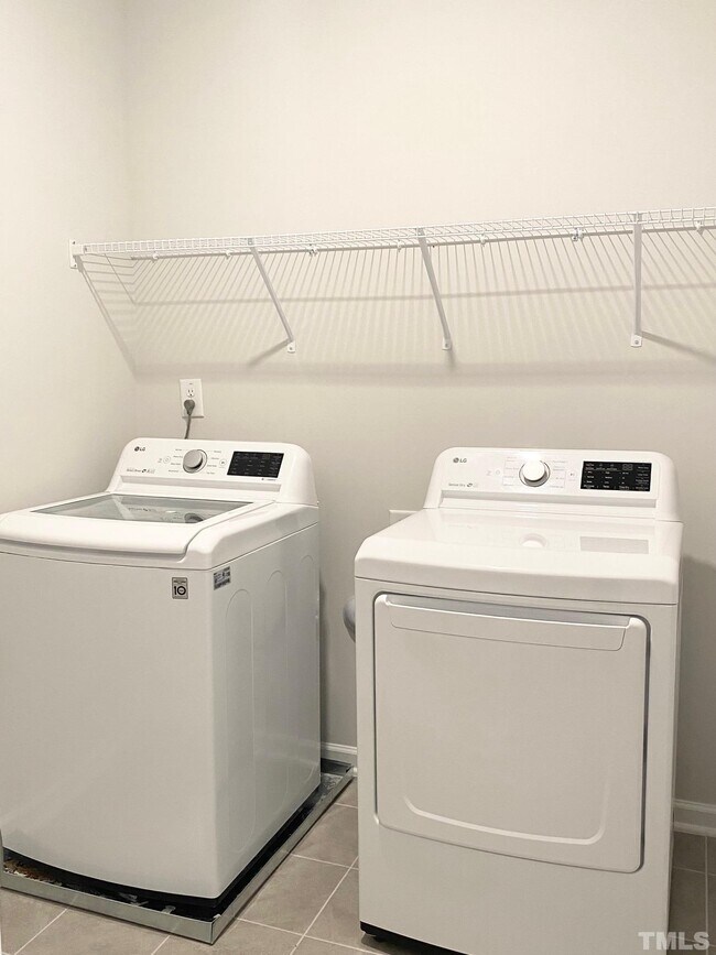 Building Photo - 1046 Commack Dr