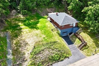 Building Photo - 27 Cornell Ave