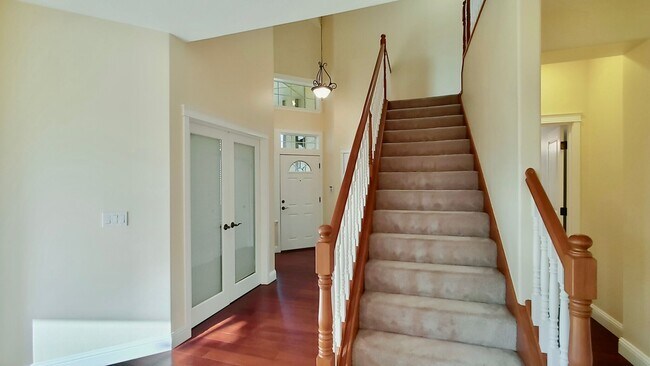 Building Photo - **$1000 OFF FIRST FULL MONTHS RENT**  Gorg...