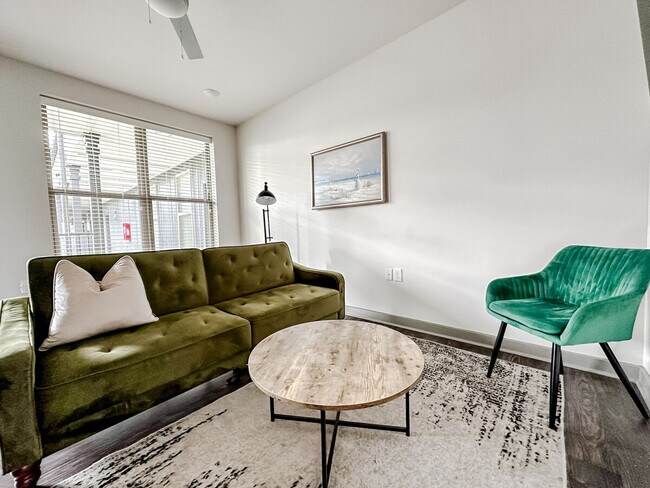 Building Photo - 111 E 4th St