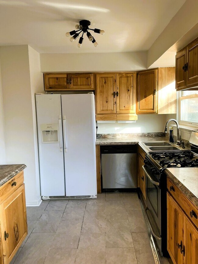 Building Photo - 604 Erford Rd