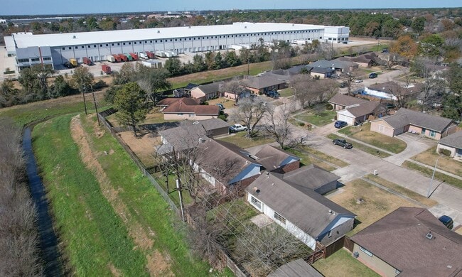 Building Photo - 14239 Montaigne Dr