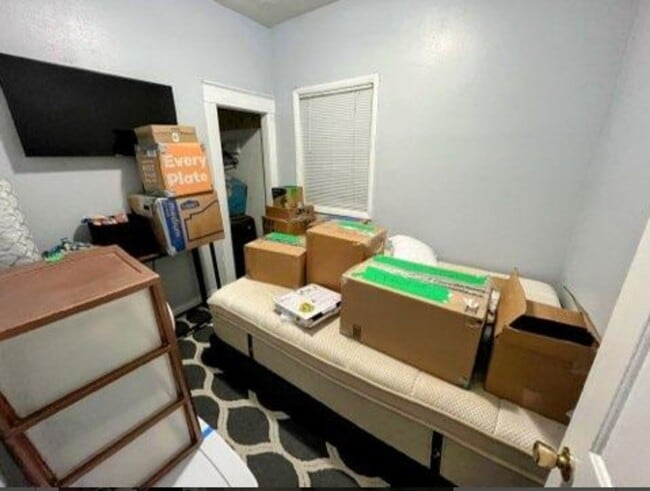 Building Photo - Single Family Home with Garage | Avail. Oc...