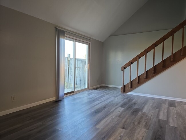 Building Photo - Welcome Home to Lagrange Living