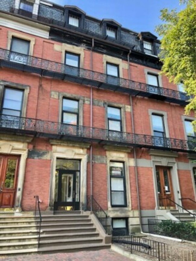 Building Photo - Back Bay Studio apartment available 9/1