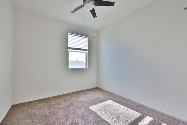Building Photo - 5460 San Roberto