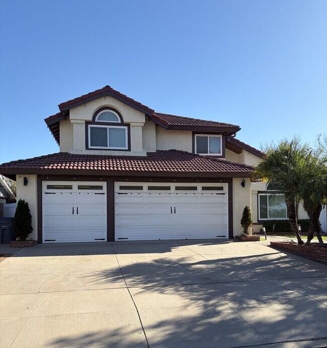 Building Photo - Spacious Living in a Beautifully Updated 4 Bedroom Home!