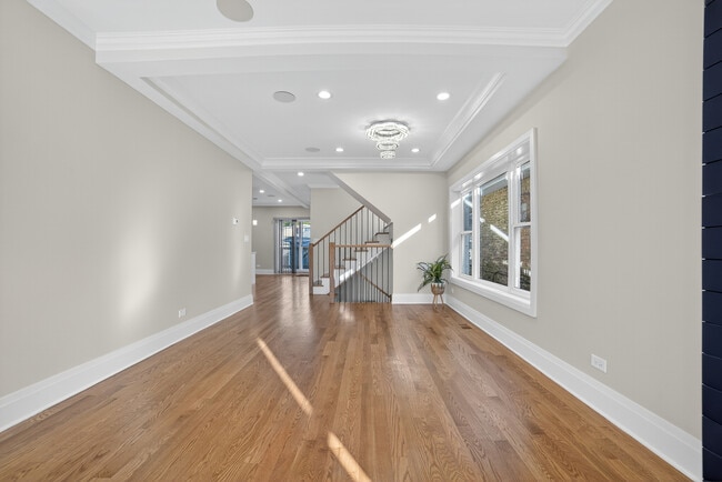 Building Photo - 3019 N Kenneth Ave