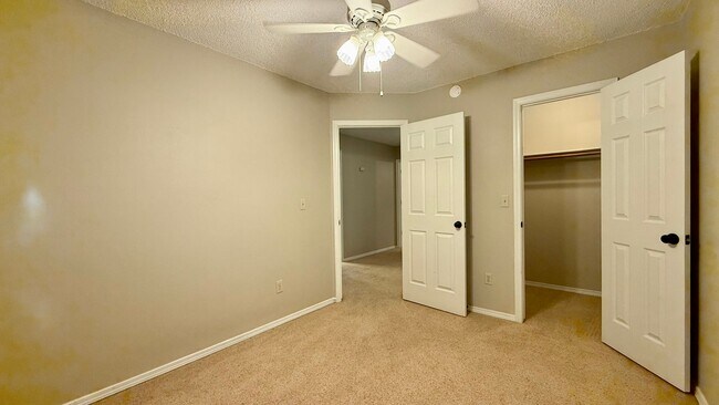 Building Photo - Northwest Colorado Springs Gem Near Trails...