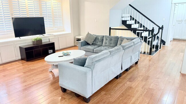 Building Photo - 1802 Potomac Dr