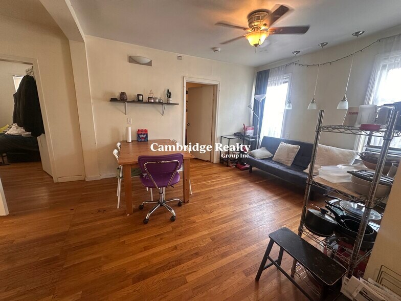 Building Photo - 313 Elm St