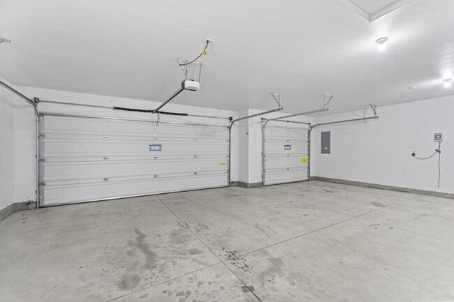 Building Photo - 1770 W Bellagio Dr