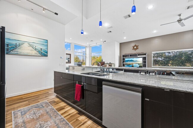 Building Photo - 102 Quitman St