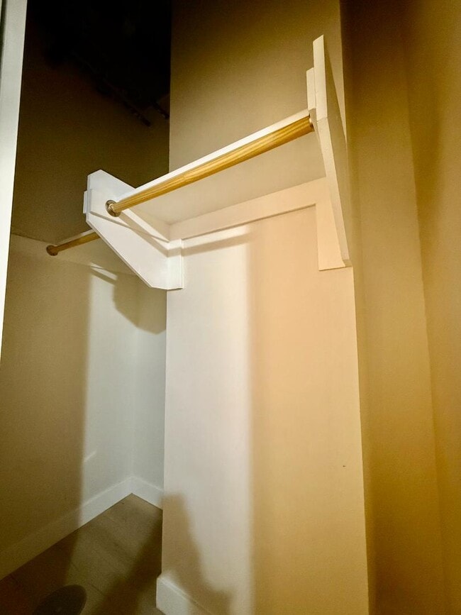 Building Photo - 21 E 6th St