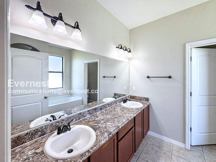 Building Photo - 2318 Sebago Dr