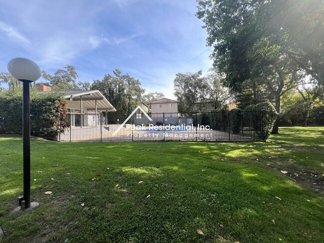 Building Photo - Wonderful 2bd/2ba Citrus Heights Condo with 2 Car Garage!