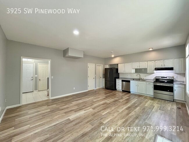Building Photo - 3925 SW Pinewood Way