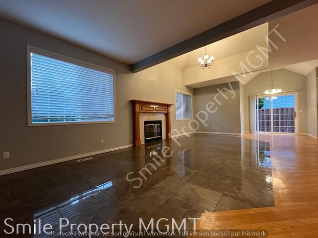 Building Photo - single house