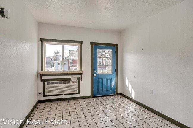 Building Photo - 565 S Main St