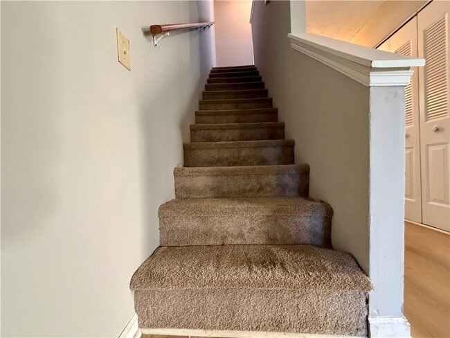 Building Photo - 1911 Shenandoah Valley Ln SE