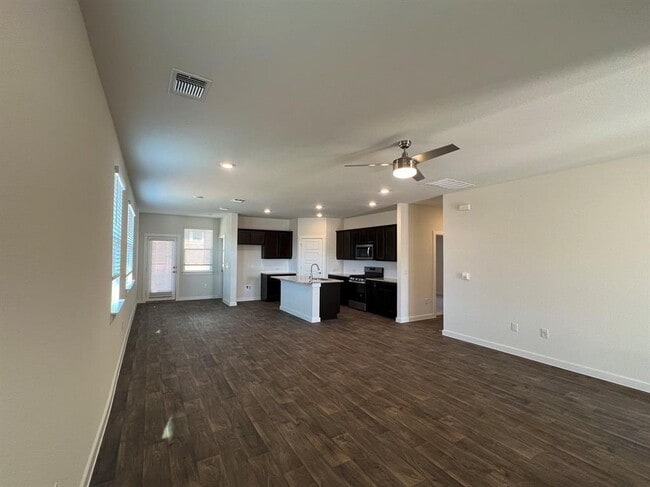 Building Photo - 2900 Egan Dr