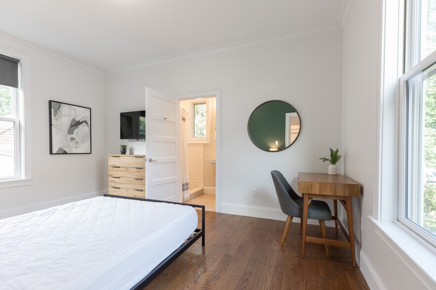 Building Photo - 121 Centre St