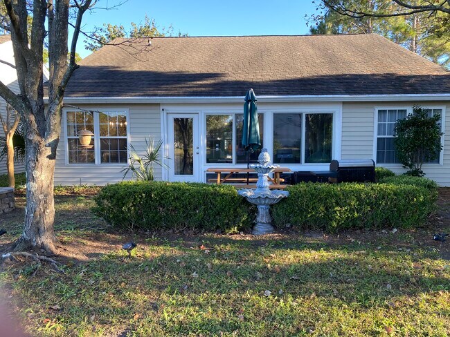 Building Photo - 223 Lake Linden Dr