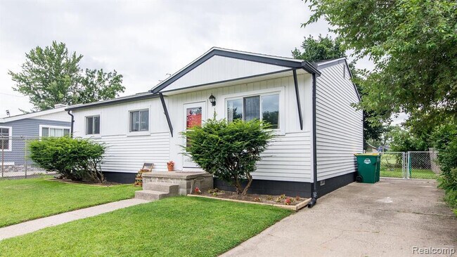 Building Photo - 1203 Commonwealth Ave