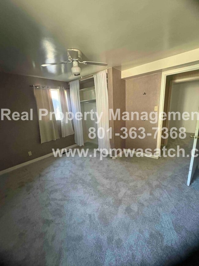Building Photo - Check out This 2 Bedroom 1 Bathroom Salt L...