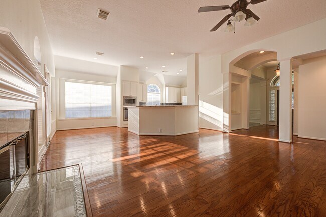 Building Photo - 1315 Crescent Pkwy Ct