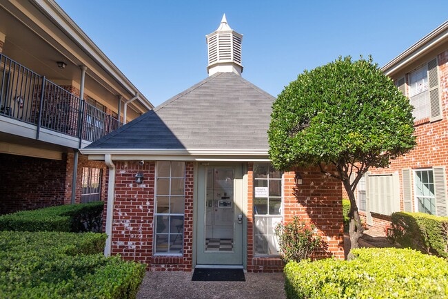 Building Photo - Charming Shoal Creek Condo - One Bed One Bath