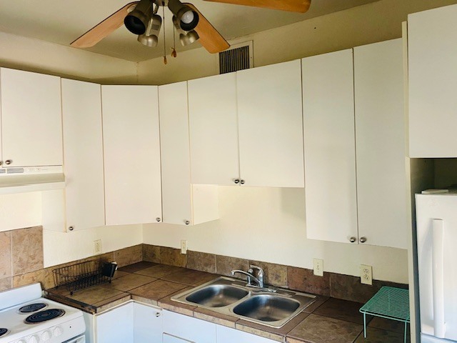 Lots of counter space - 450 W Crawford St