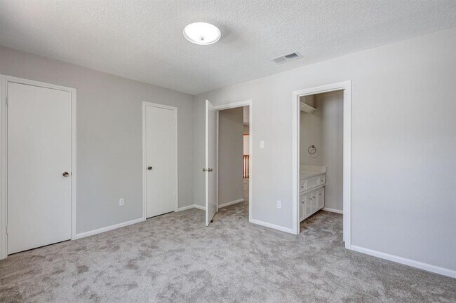 Building Photo - 11918 Glenway Dr
