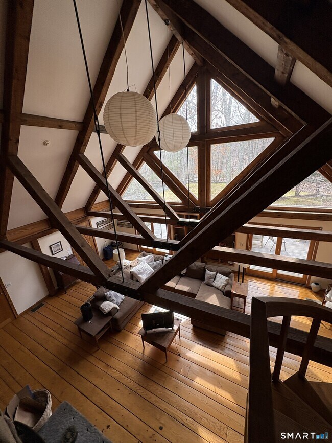 Building Photo - 40 Looking Glass Hill Rd