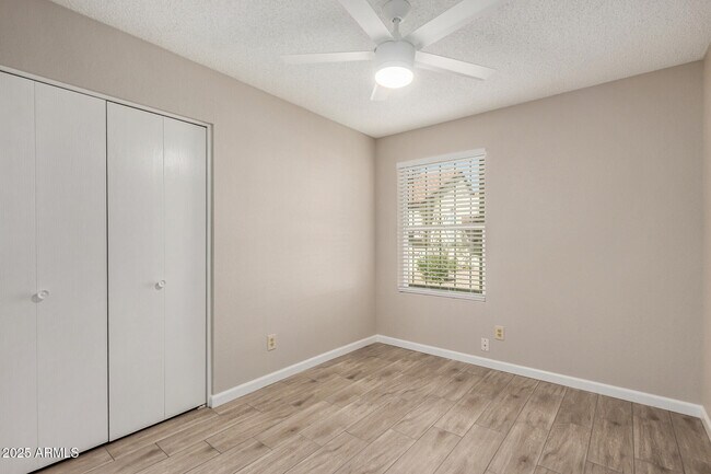 Building Photo - 5136 E Evergreen St