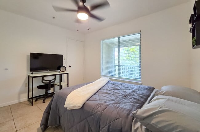 Building Photo - ROOM FOR RENT in a Charming 4/4 in University Terrace West - 411C