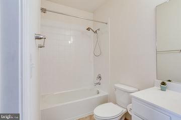 Building Photo - 612 Totten Pl NE