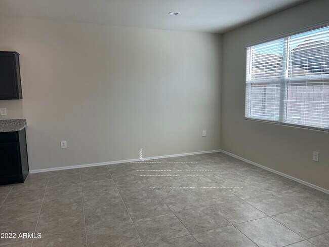 Building Photo - 36597 W Santa Clara Ave