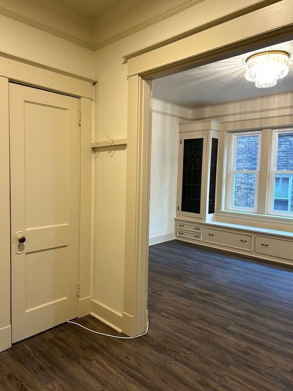 Building Photo - 2750 Broadway Ave