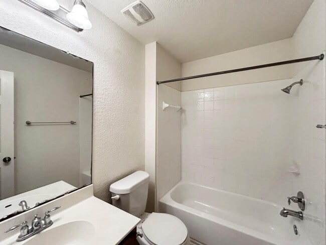 Building Photo - 1802 Honey Creek Ln