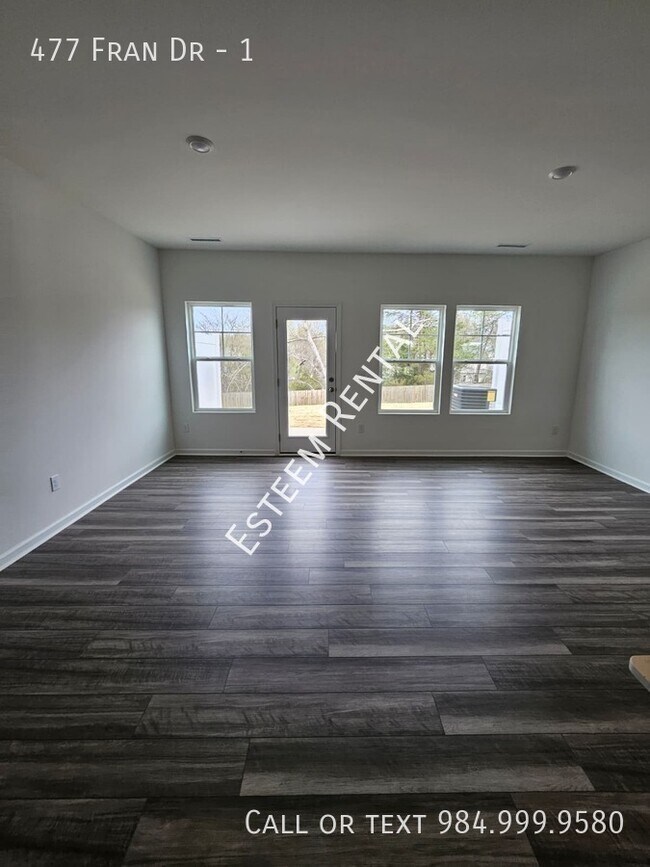 Building Photo - 477 Fran Dr