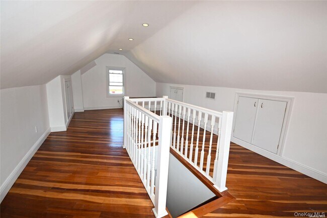 Building Photo - 21 Arrandale Ave