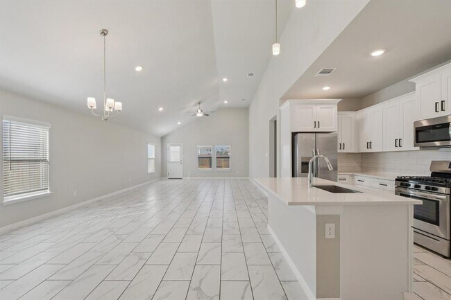 Building Photo - 112 Comet Pointe Dr