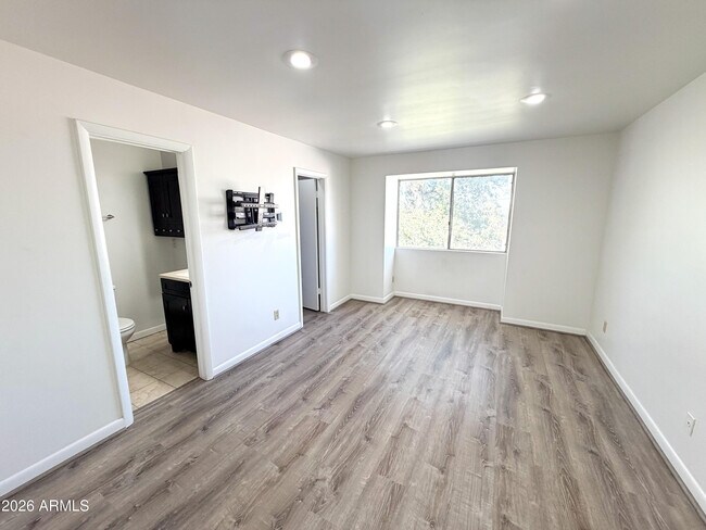 Building Photo - 1016 E Osborn Rd